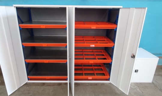 Стеллажи для цеха с дверями