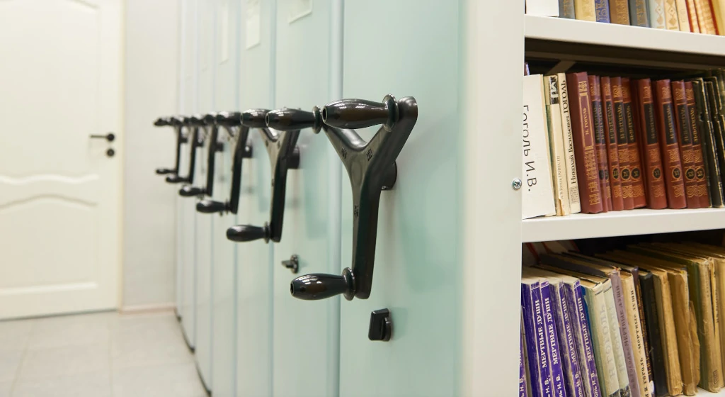 мобильные стеллажи для библиотеки