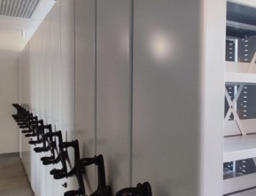 Передвижные стеллажи для хранения медицинских карт