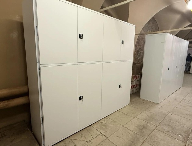 стационарные стеллажи с дверями для музея