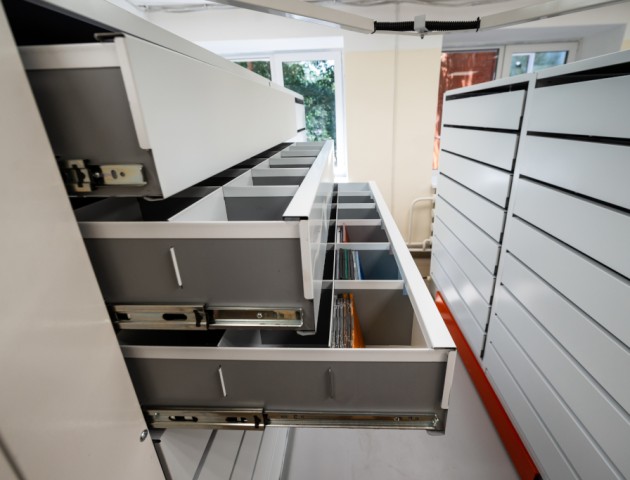 Стеллажи с ящиками для архива